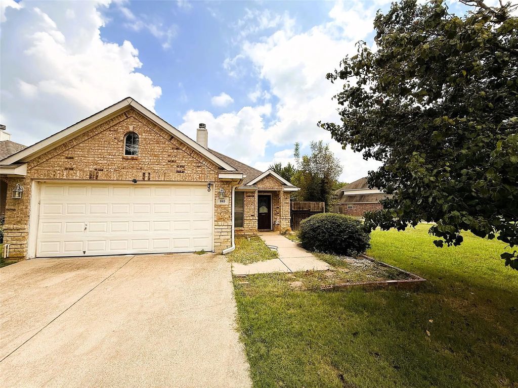 845 Claycourt Circle, Fort Worth