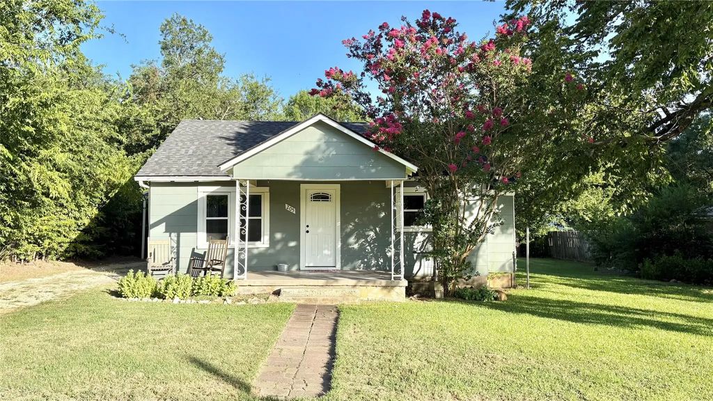 205 W Howell Street, Saint Jo