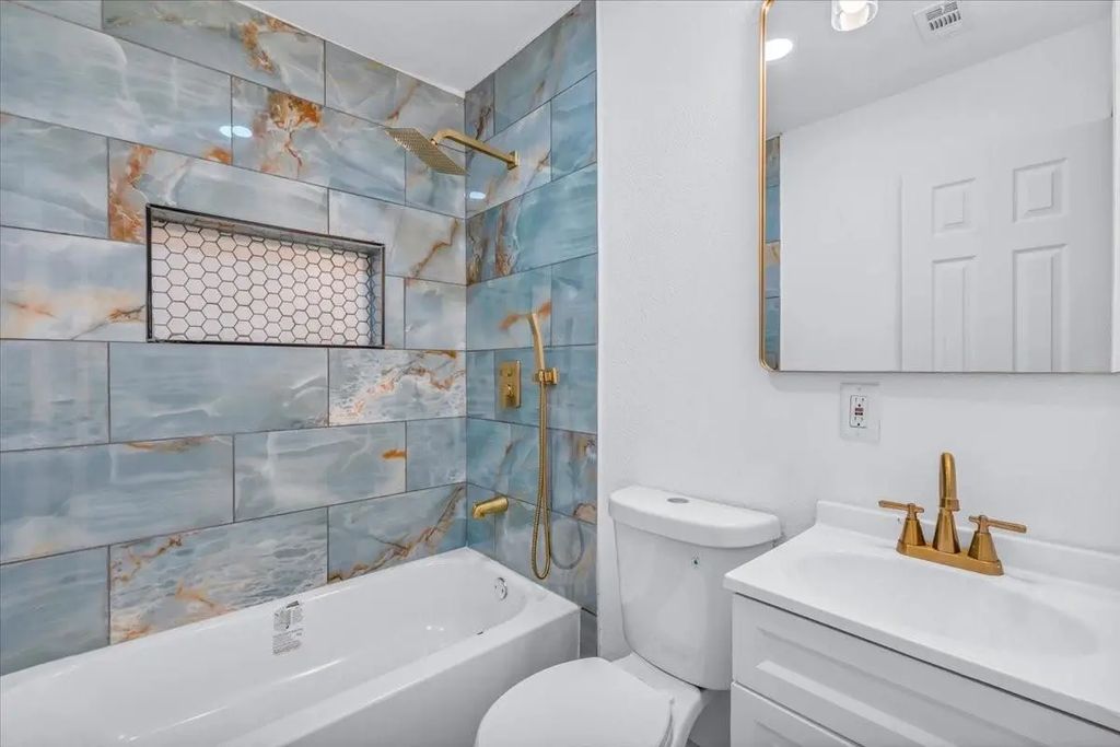 607 Lombardy Lane, Arlington