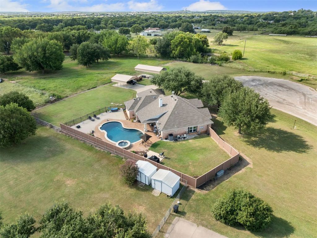 204 Diamond Lane N, Burleson