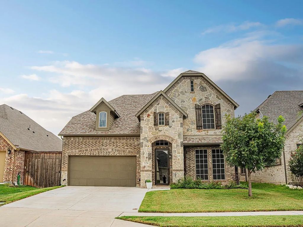 329 Bayonet Drive, Fort Worth