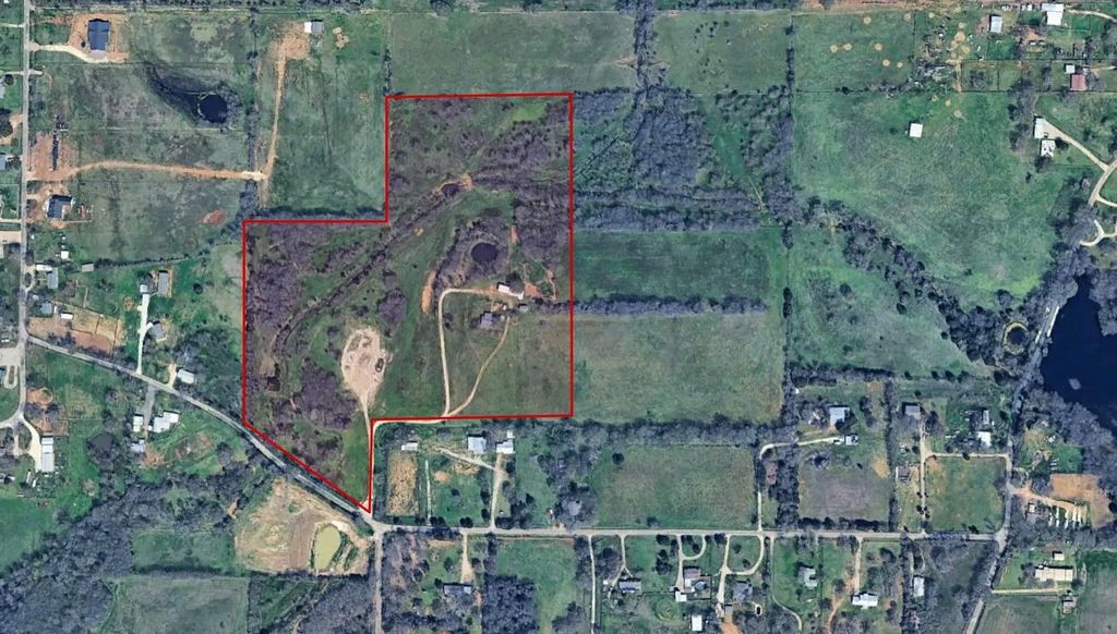 1043 County Road 701a, Cleburne