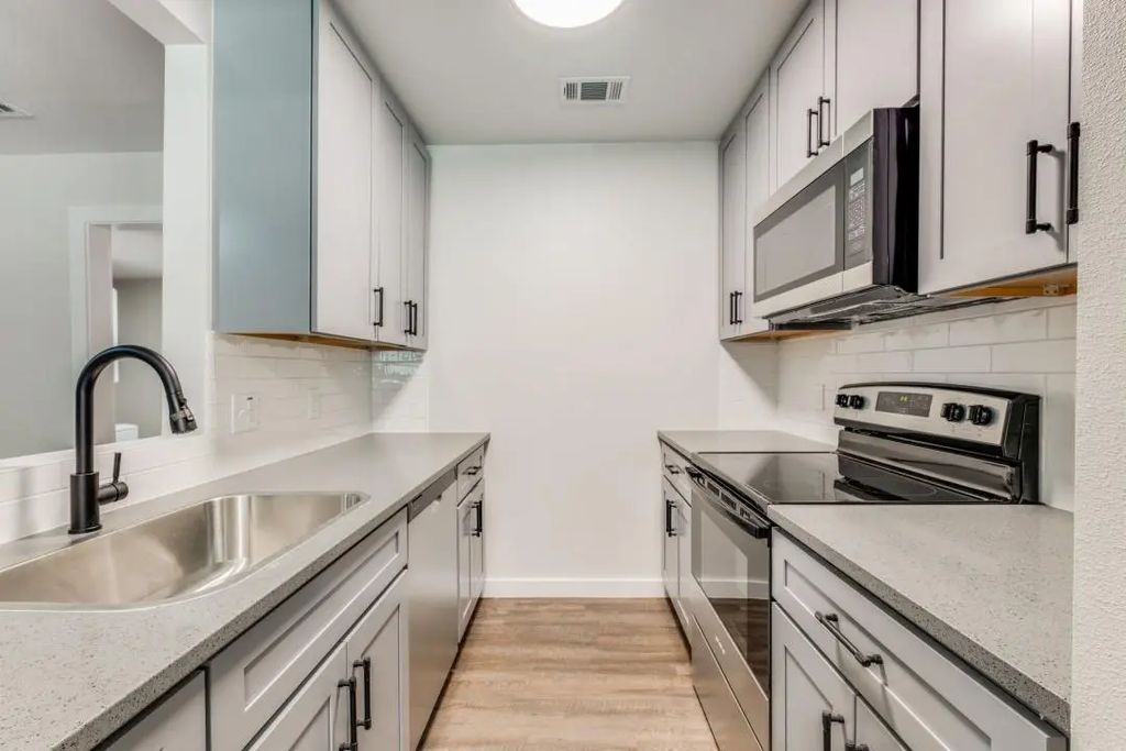 5909 Gaston Avenue 202, Dallas