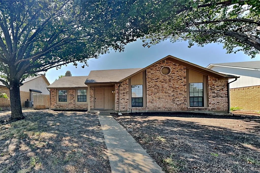 1302 Creekwood Court, Allen