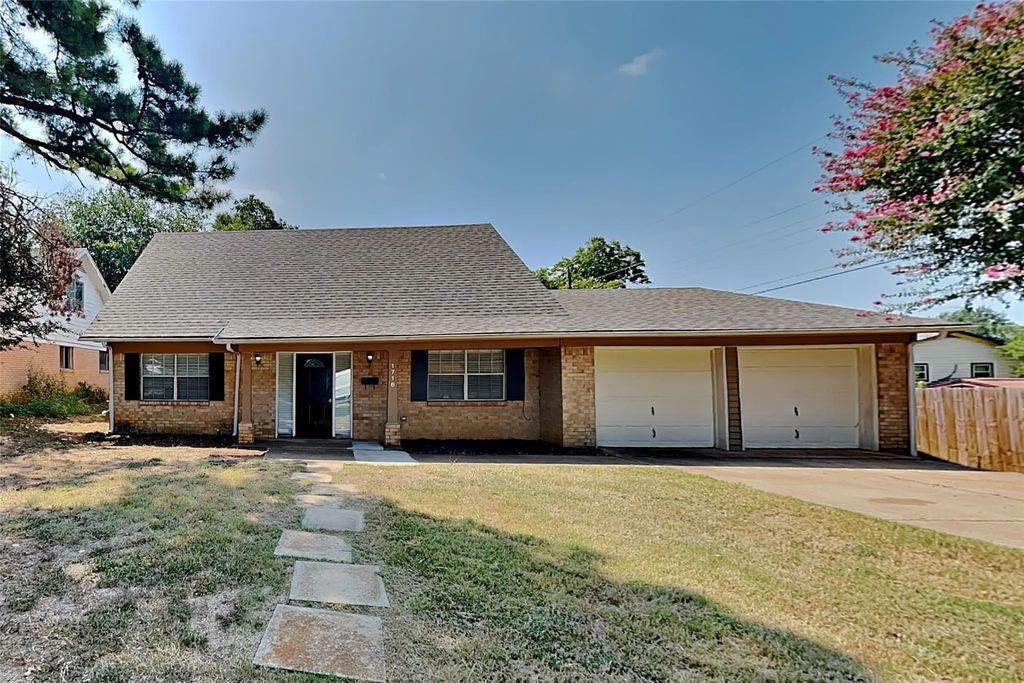1716 Larkspur Drive, Arlington