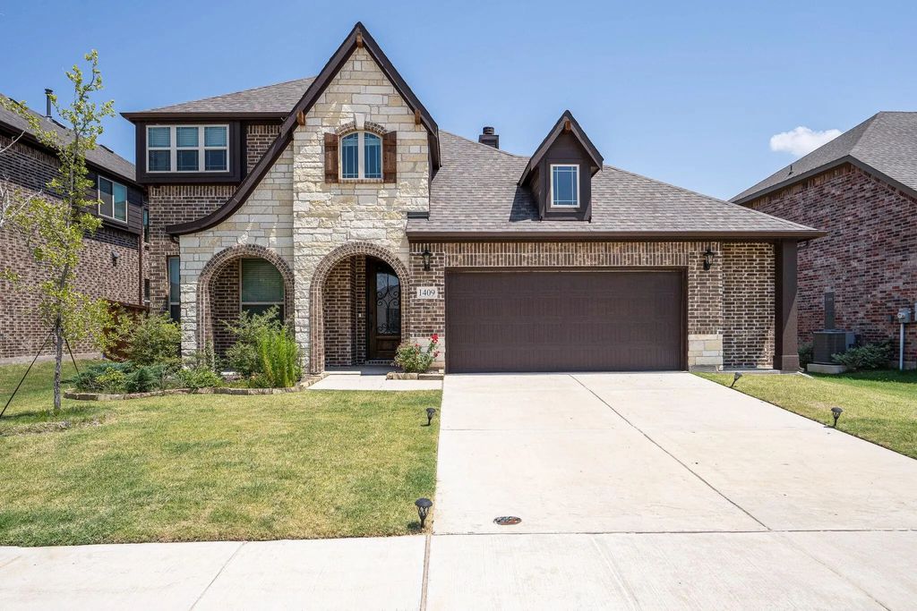 1409 Arrowwood Drive, Aubrey