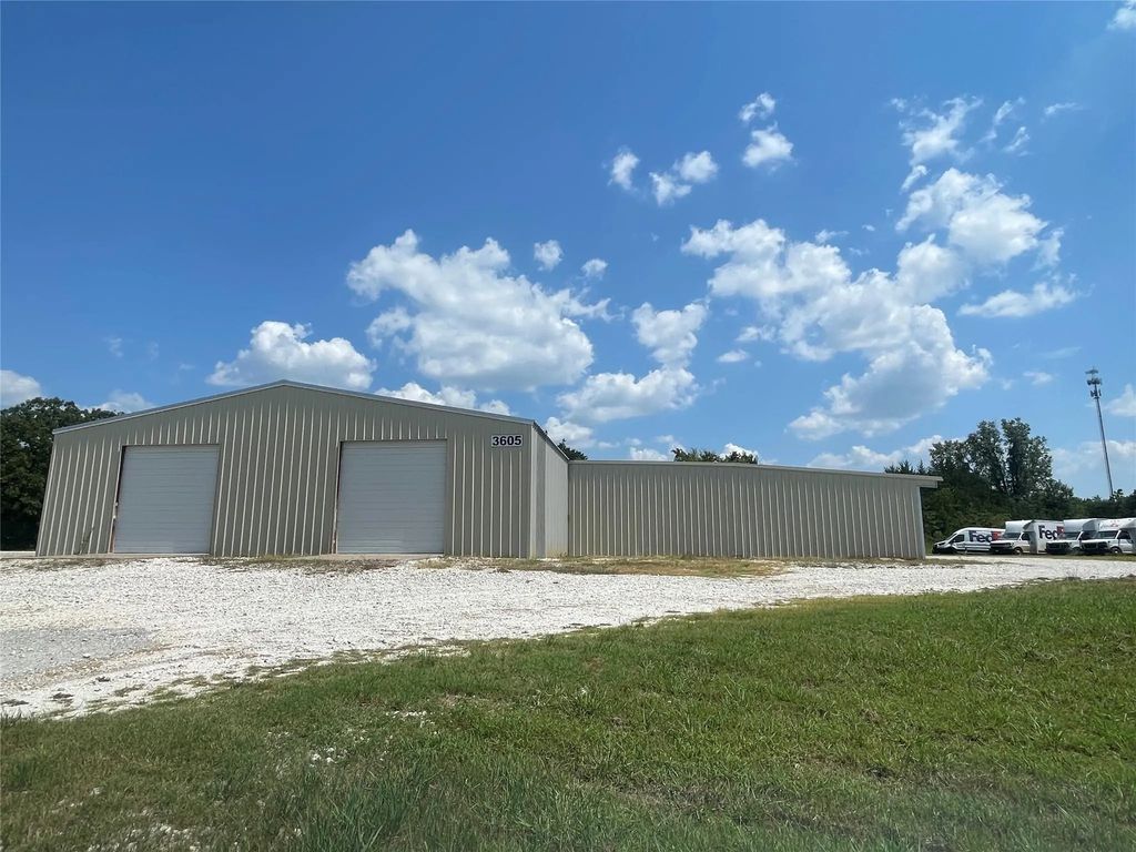 3605 Nw Loop 286, Paris