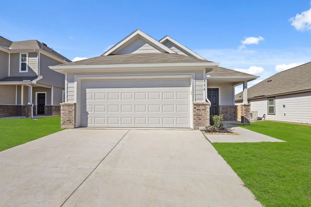 836 Jetliner Avenue, Fort Worth