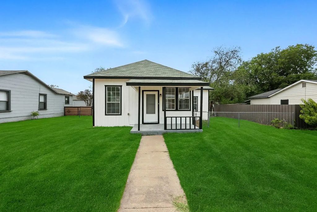 705 Hallvale Drive, White Settlement
