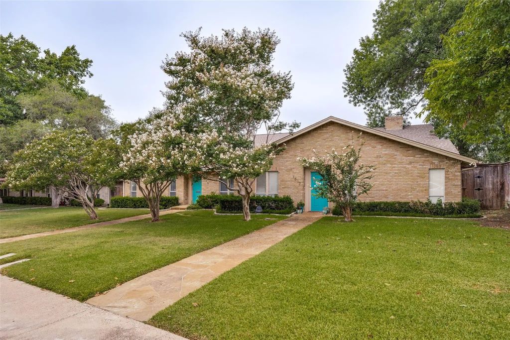 7517 Meadow Oaks Drive, Dallas