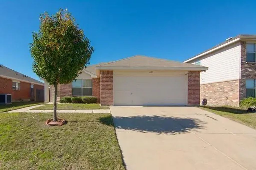 621 Woodpecker Lane, Fort Worth