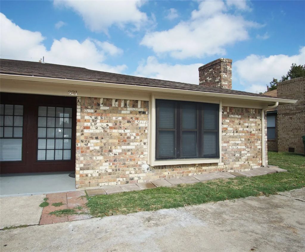 919 Southmoor Drive 921, Arlington