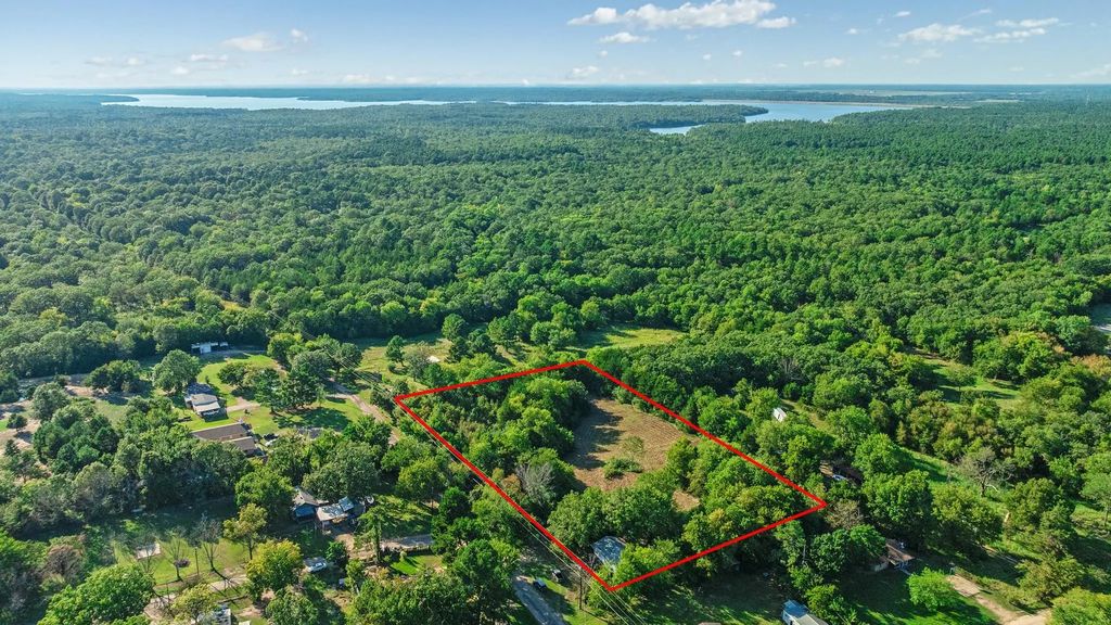 104 County Road 34950, Powderly