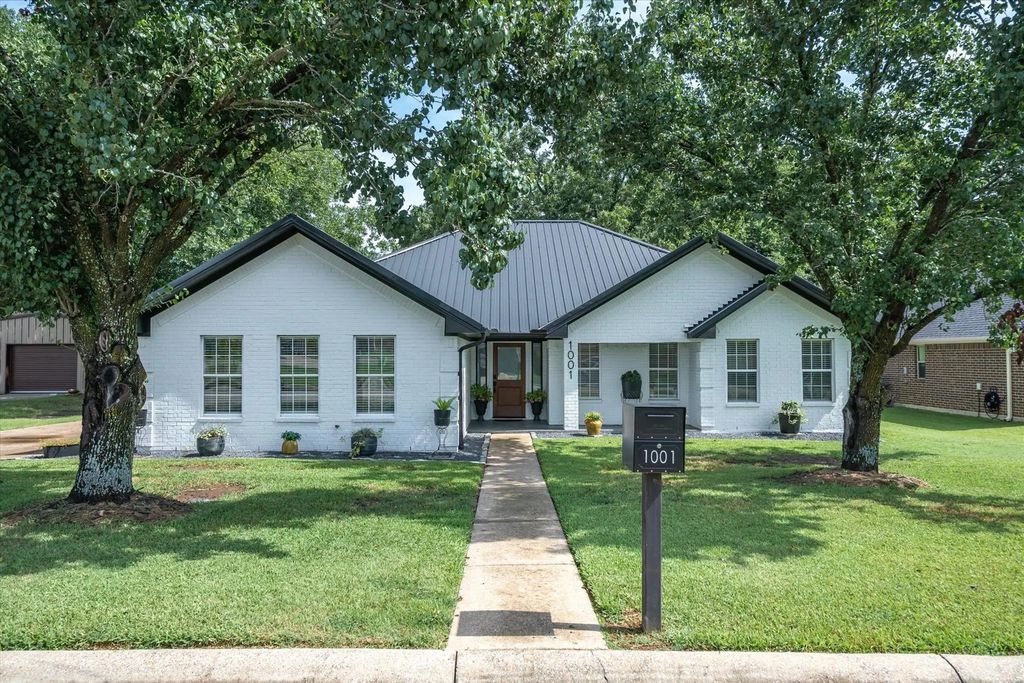 1001 E Oneal, Wills Point