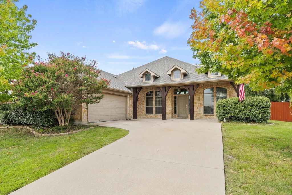 1221 Live Oak Street, Royse City