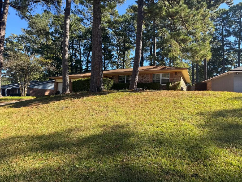 9425 Pitch Pine, Shreveport
