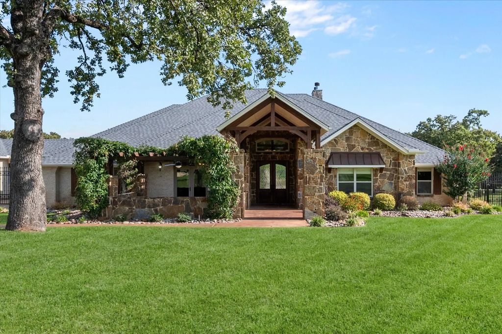 7301 Heritage Oaks Drive, Mansfield