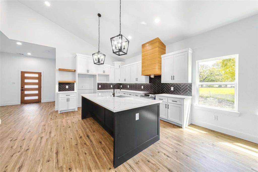 607 W End, Terrell
