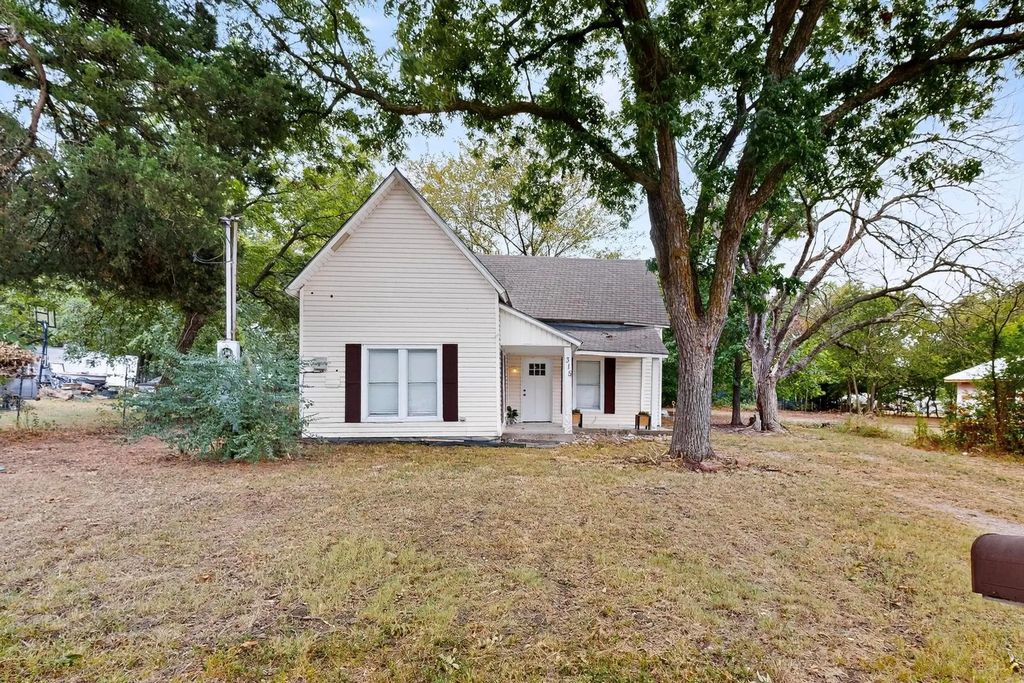 315 E Maple Street, Whitewright