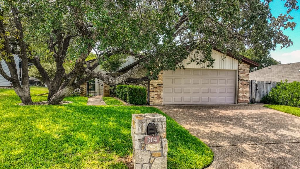 604 Harbor Circle, Azle