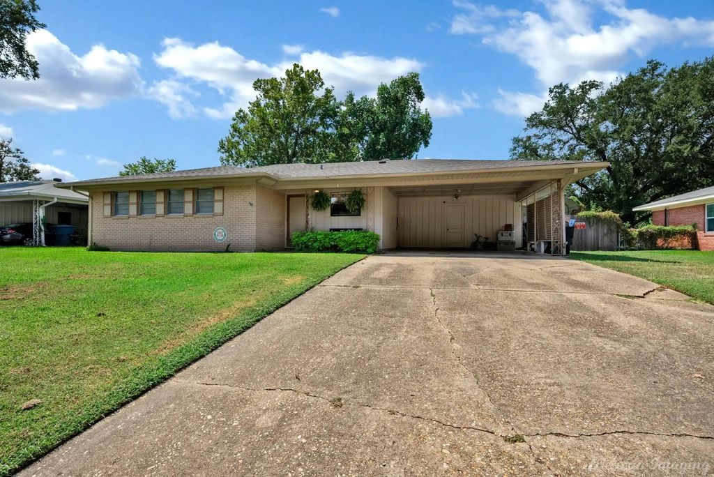 3010 W Cavett Drive, Shreveport