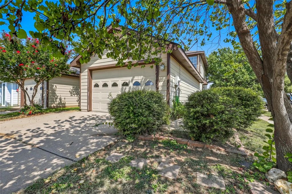 5200 Mountain Spring Trail, Fort Worth