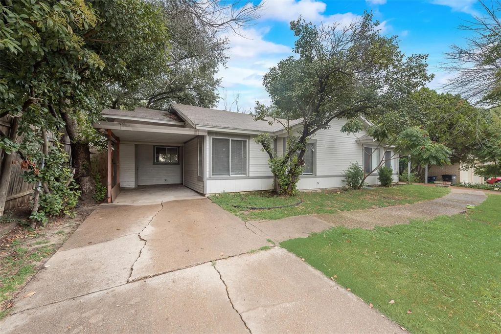 109 Suttonwood, Fort Worth