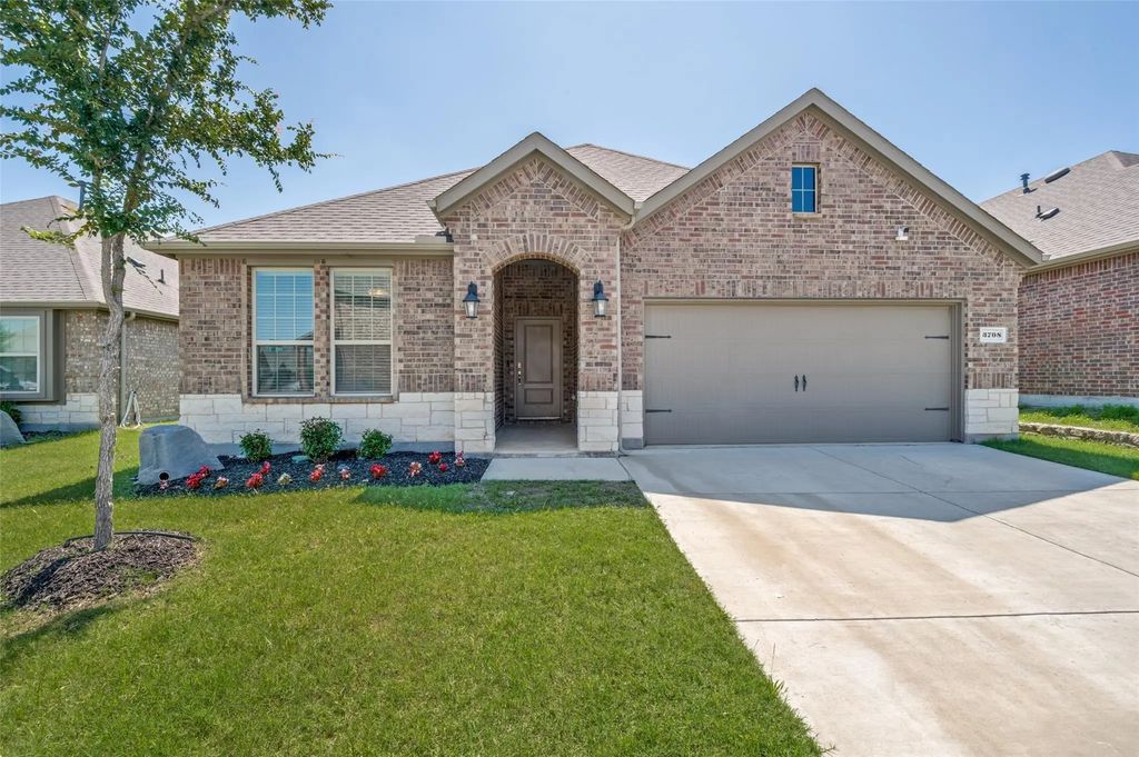3708 Pinto Way, Aubrey