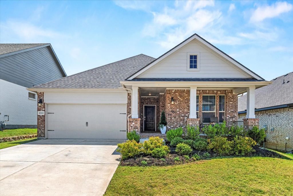 2333 Mockingbird Court, Northlake