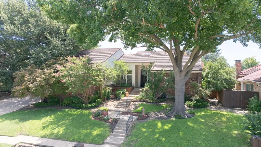 1424 Travis Circle S, Irving