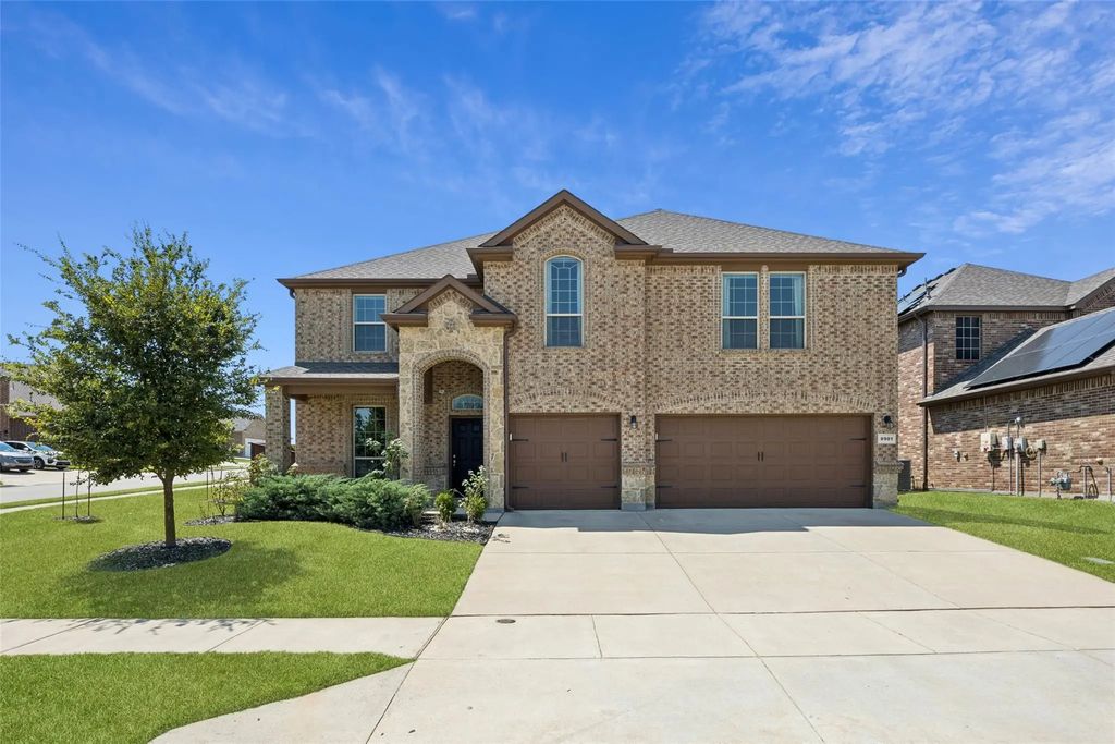 8901 Jewel Flower Drive, Fort Worth