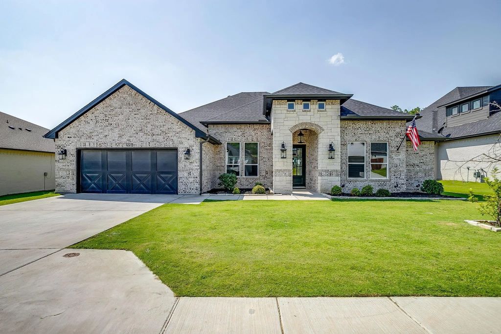 1225 Crown Valley Drive, Weatherford