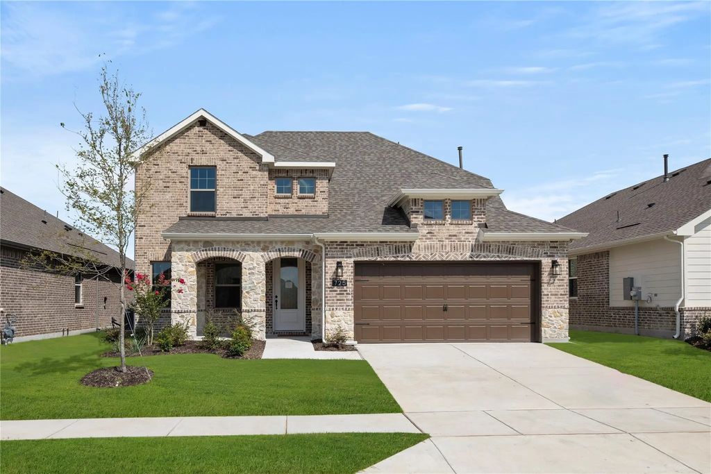 725 Waterhouse Lake Drive, Anna