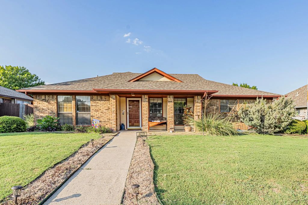 825 Baxter Drive, Plano