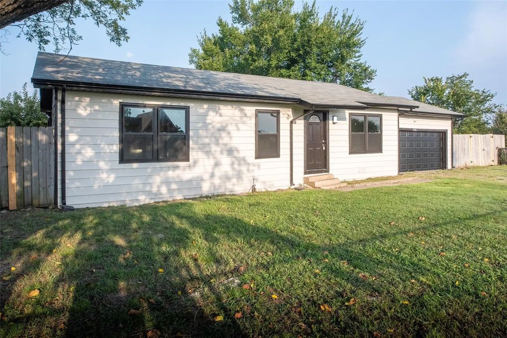 2055 Country Club Road, Lucas