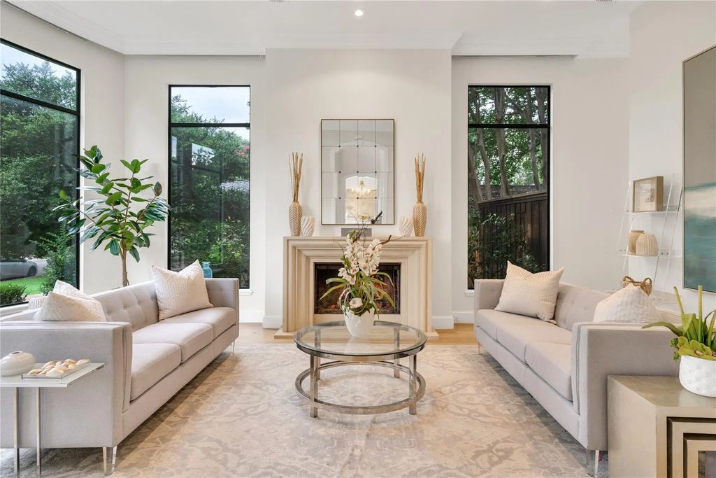 3845 N Versailles Avenue, Dallas
