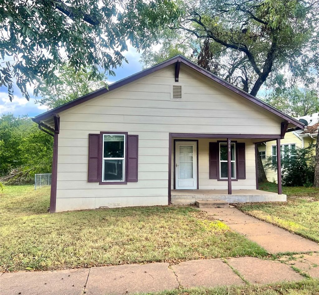 208 S Connellee Avenue, Eastland