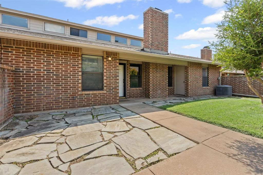 1125 Forest Creek Street, Benbrook