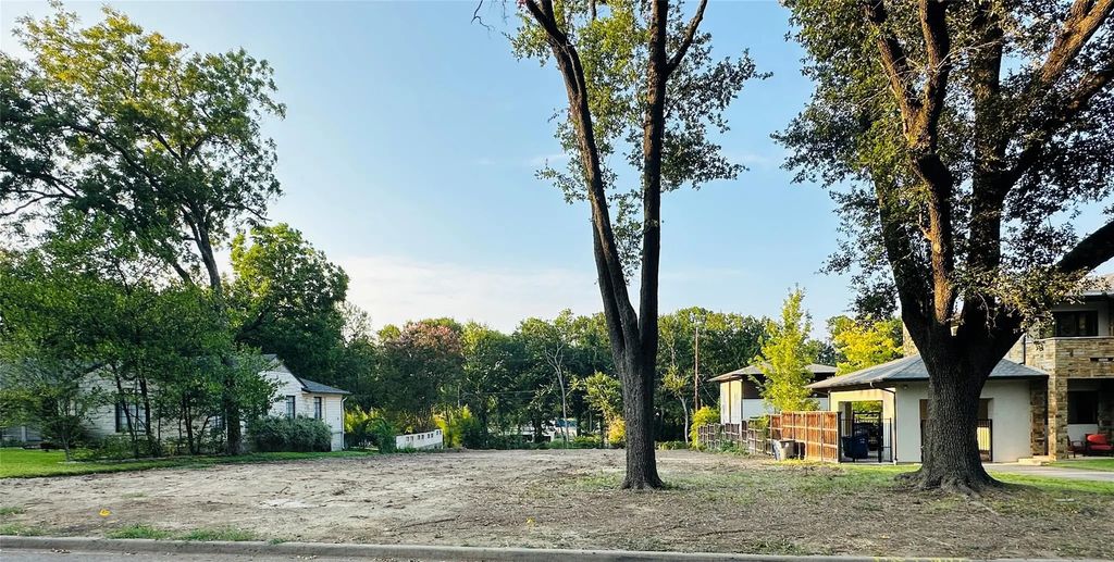 7043 Delrose Drive, Dallas
