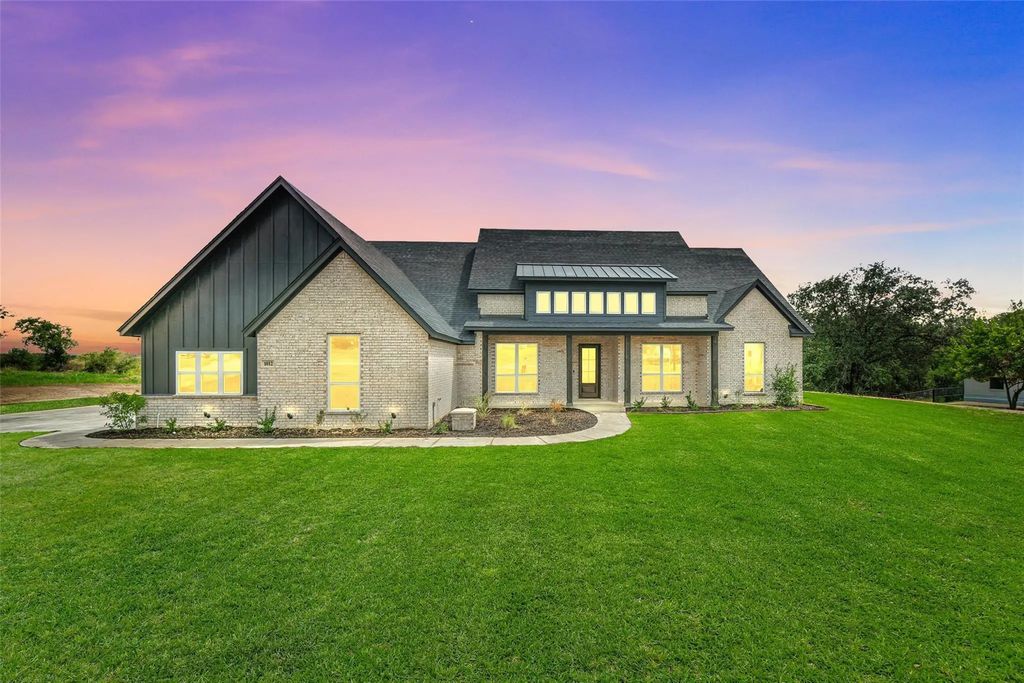 1012 Freedom Court, Weatherford