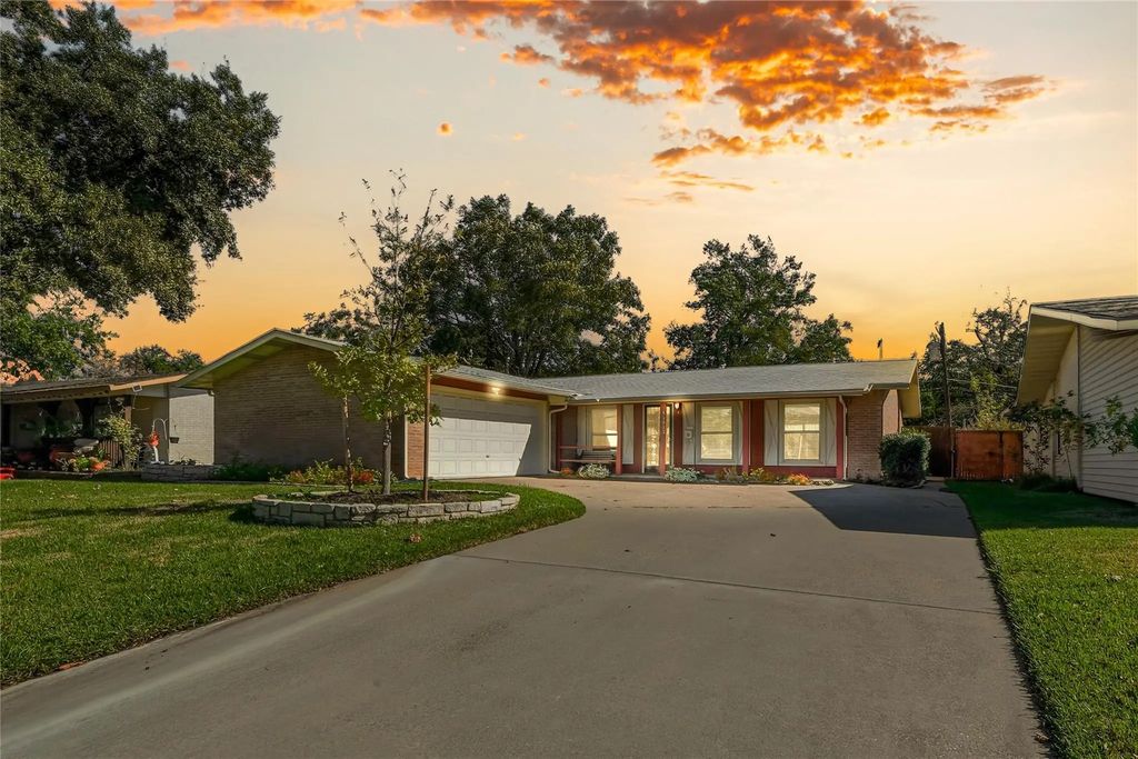 11832 High Valley Drive, Dallas