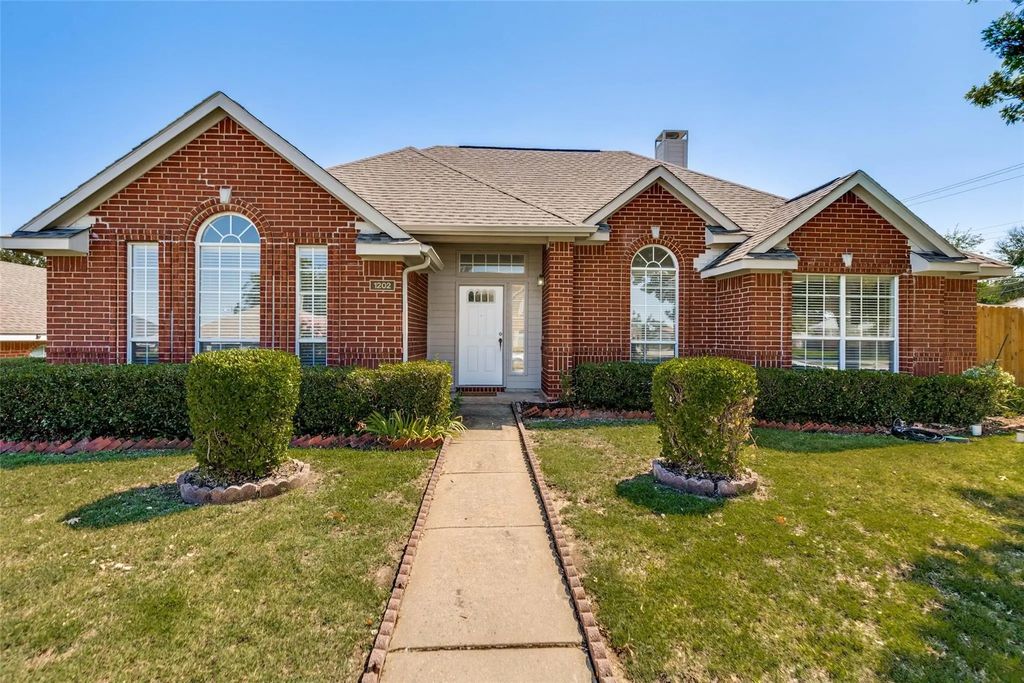 1202 Woodcrest Drive, Garland