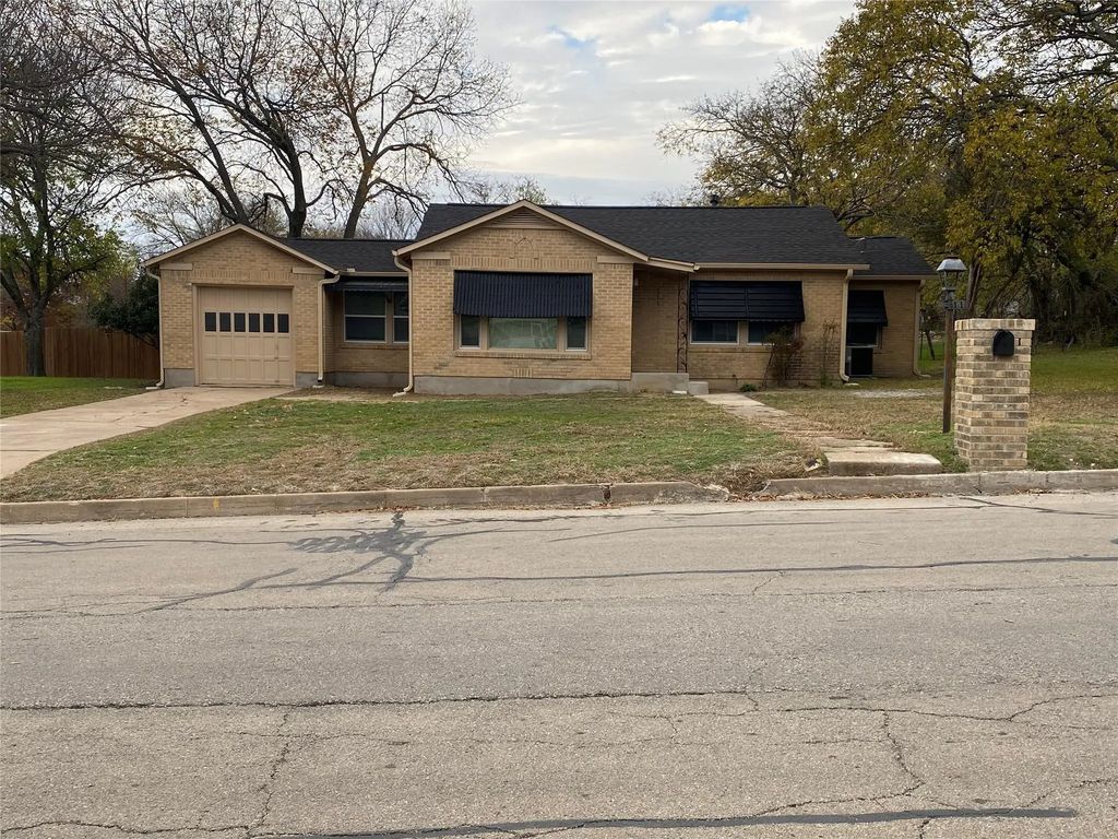 211 E 6th Street, Weatherford