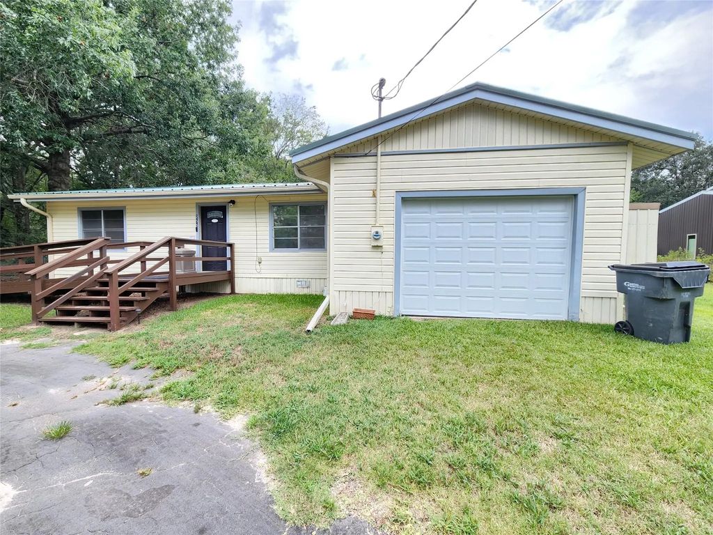 255 County Road 2298, Mineola