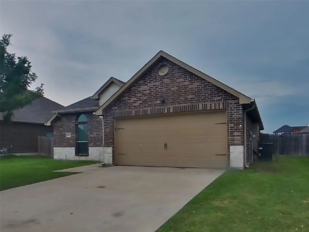 1912 Glen Meadow Drive, Royse City