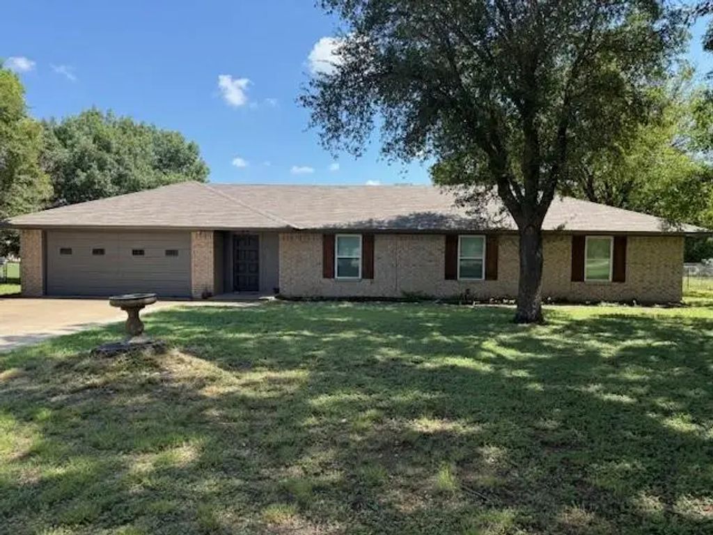 901 N Houston Street, Lorena