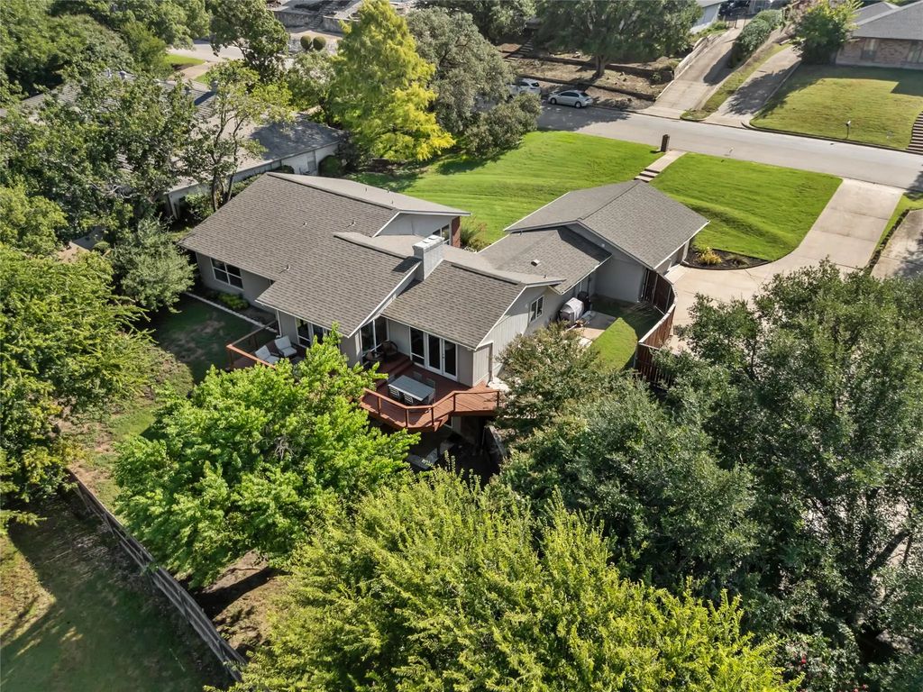 16 Bounty Road W, Benbrook