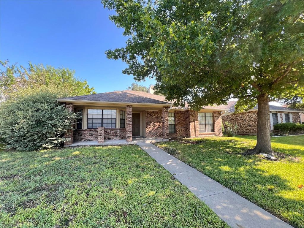 7021 Christina Lane, Garland