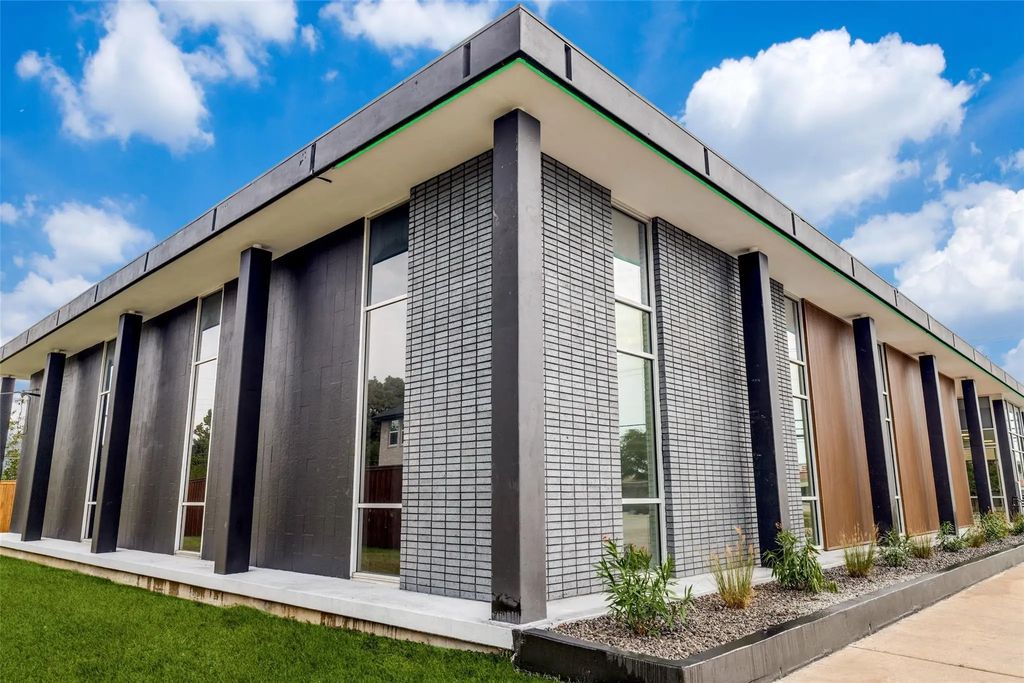 2824 Valley View Lane, Farmers Branch