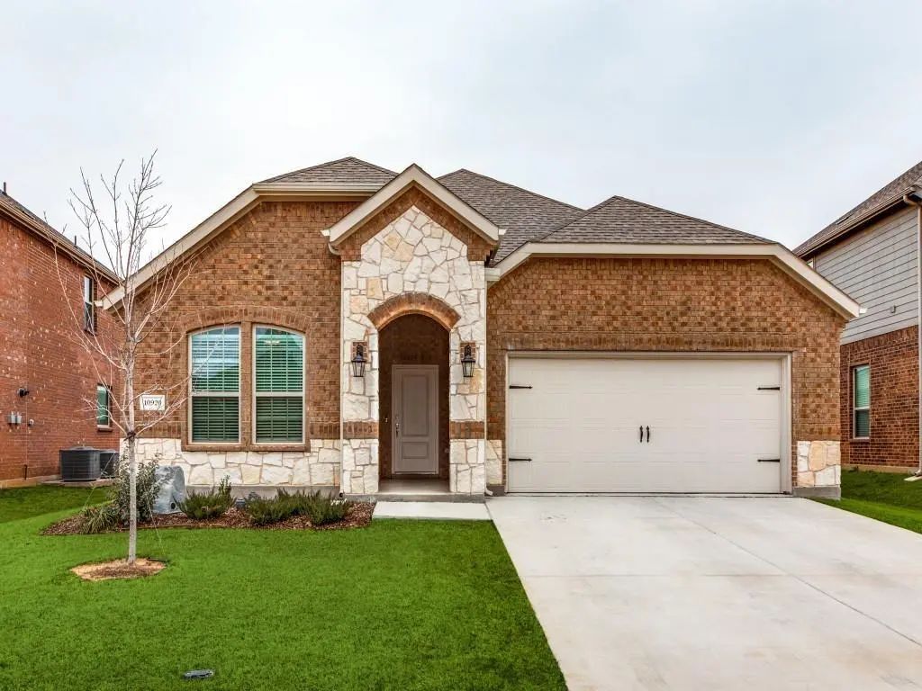 10920 Summer Rain Boulevard, Aubrey